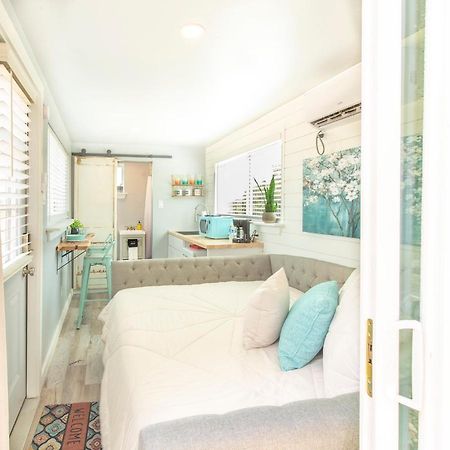 The Container Retreat @ 290 Wine Trail #1 Escape To Hye, Tx Villa Bagian luar foto