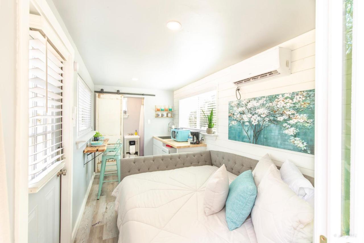 The Container Retreat @ 290 Wine Trail #1 Escape To Hye, Tx Villa Bagian luar foto