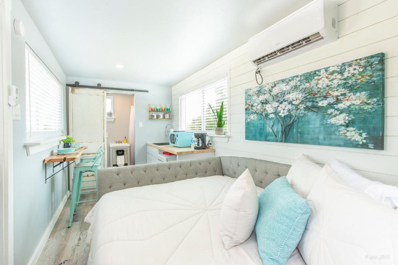 The Container Retreat @ 290 Wine Trail #1 Escape To Hye, Tx Villa Bagian luar foto