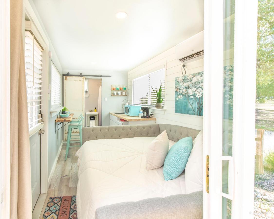 The Container Retreat @ 290 Wine Trail #1 Escape To Hye, Tx Villa Bagian luar foto