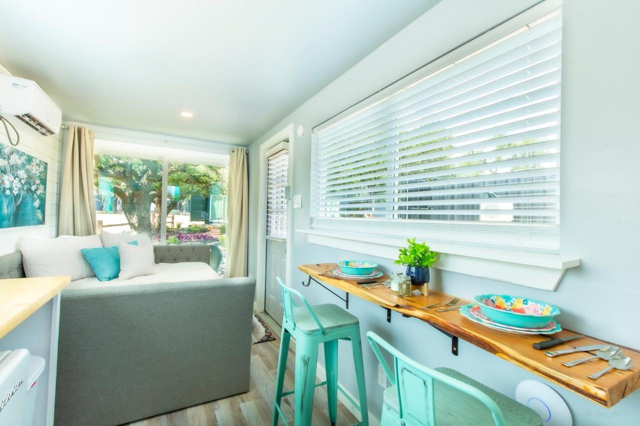 The Container Retreat @ 290 Wine Trail #1 Escape To Hye, Tx Villa Bagian luar foto