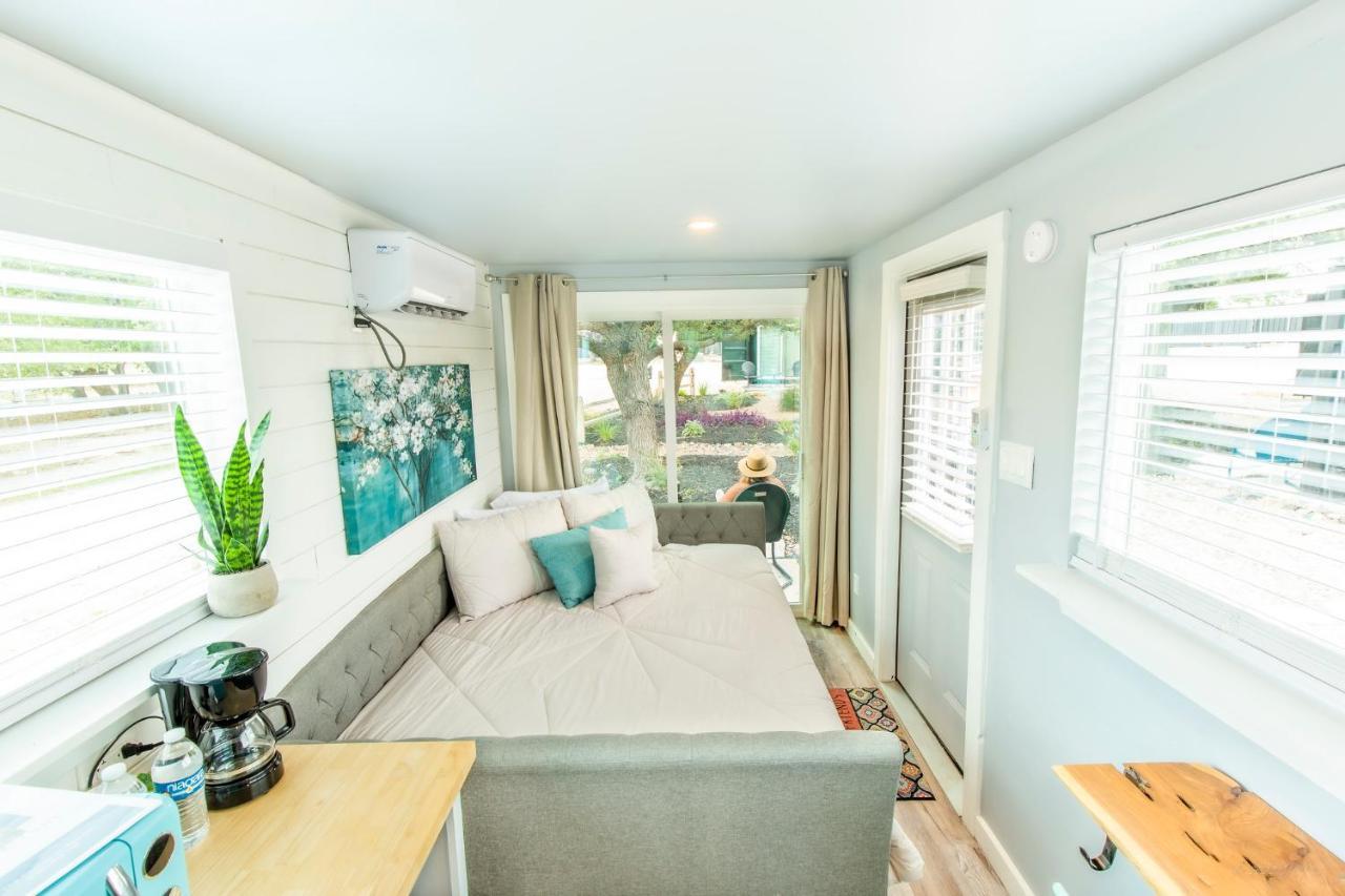 The Container Retreat @ 290 Wine Trail #1 Escape To Hye, Tx Villa Bagian luar foto