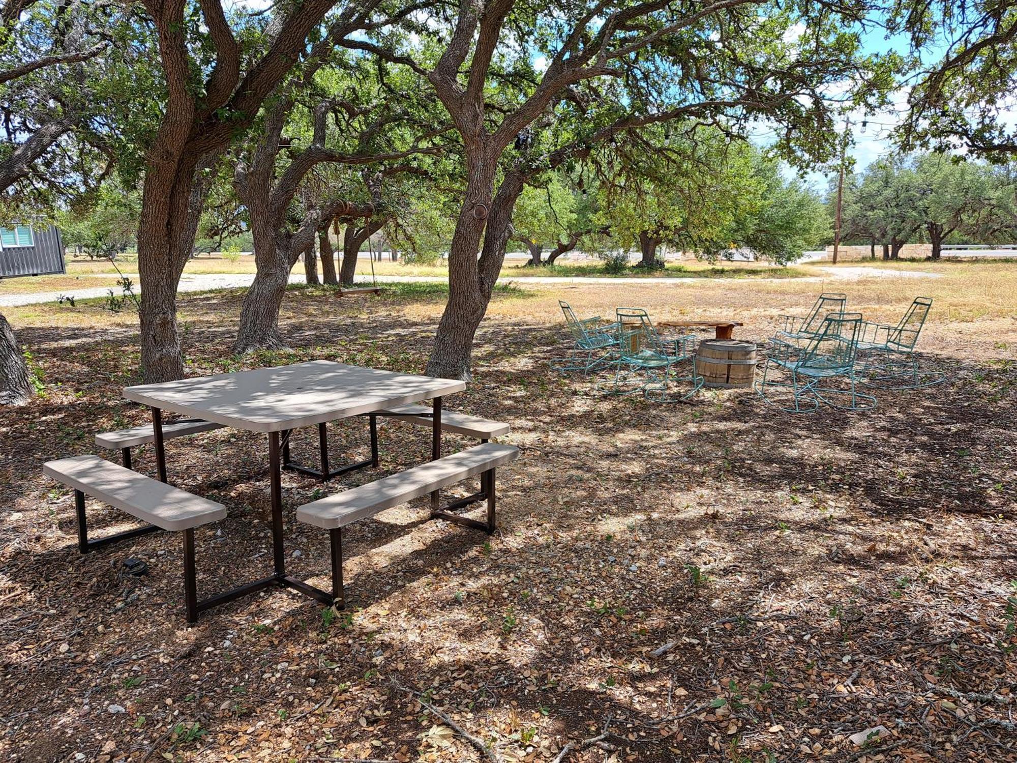 The Container Retreat @ 290 Wine Trail #1 Escape To Hye, Tx Villa Bagian luar foto