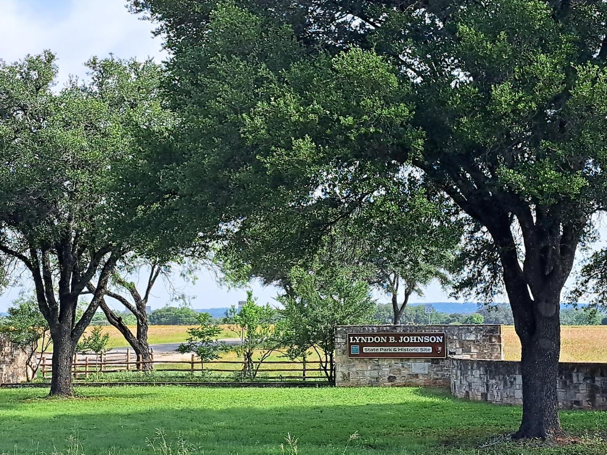 The Container Retreat @ 290 Wine Trail #1 Escape To Hye, Tx Villa Bagian luar foto